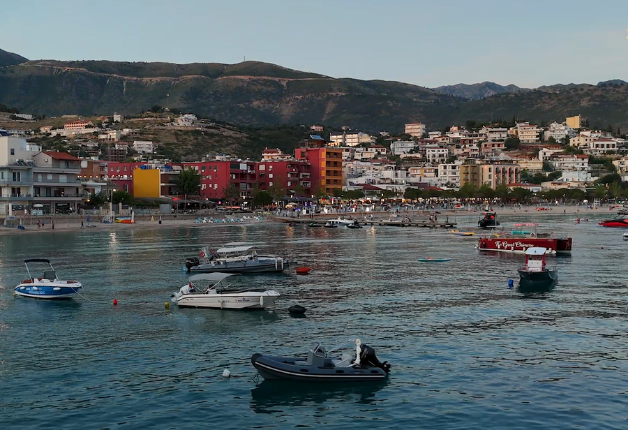 M&euml; 27 qershor, Himara ndizet me &ldquo;Magji mbi Jon&rdquo;: muzik&euml;,