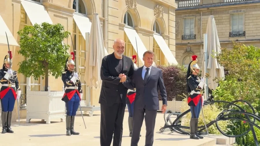 Rama pritet nga Macron n&euml; Pallatin Elysee