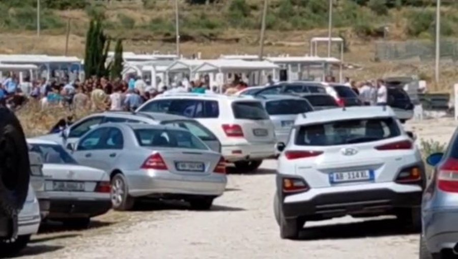 U mbyt n&euml; plazhin e Durr&euml;sit, i jepet lamtumira vog&euml;lushit