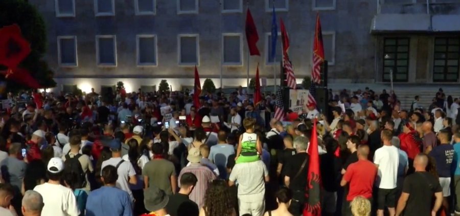 Protesta n&euml; dit&euml;n e 24-t&euml;! Qytetar&euml;t para