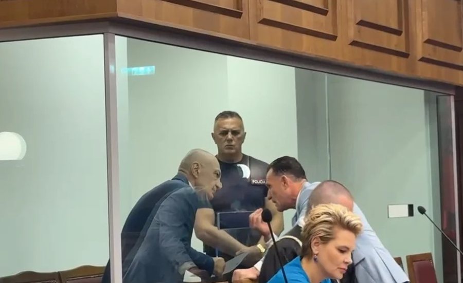 &ldquo;Edhe babai im t&euml; &ccedil;ohet nga varri, nuk e duroj&rdquo;,