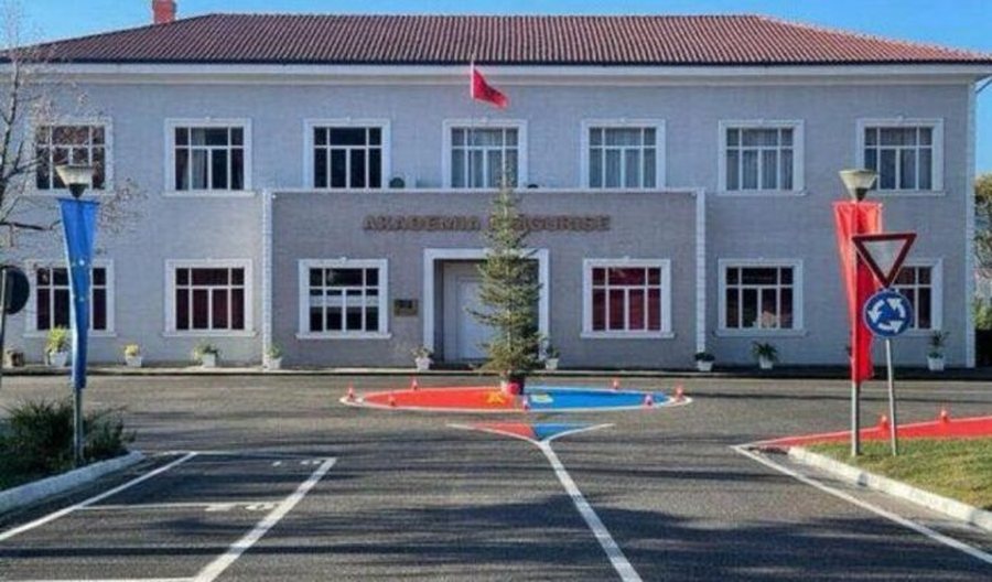 Helmimi i student&euml;ve t&euml; Akademis&euml; s&euml; Siguris&euml;, Policia: