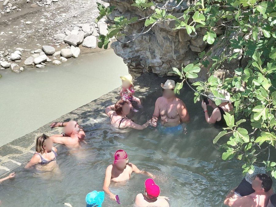 Llixhat e B&euml;nj&euml;s 'thahen'! Ministrja Kumbaro ndan fotot e