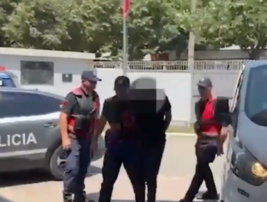 Tenton t&euml; vras&euml; n&euml;n&euml;n e partneres duke e p&euml;rplasur me
