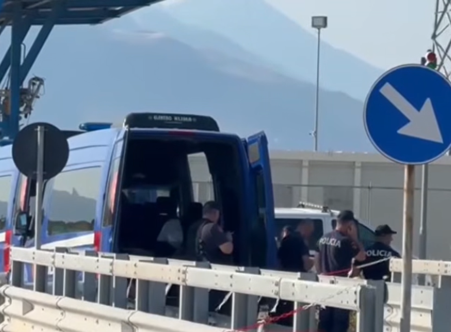 Protest&euml; kund&euml;r TEC-eve lundruese n&euml; Vlor&euml;, qytetar&euml;t
