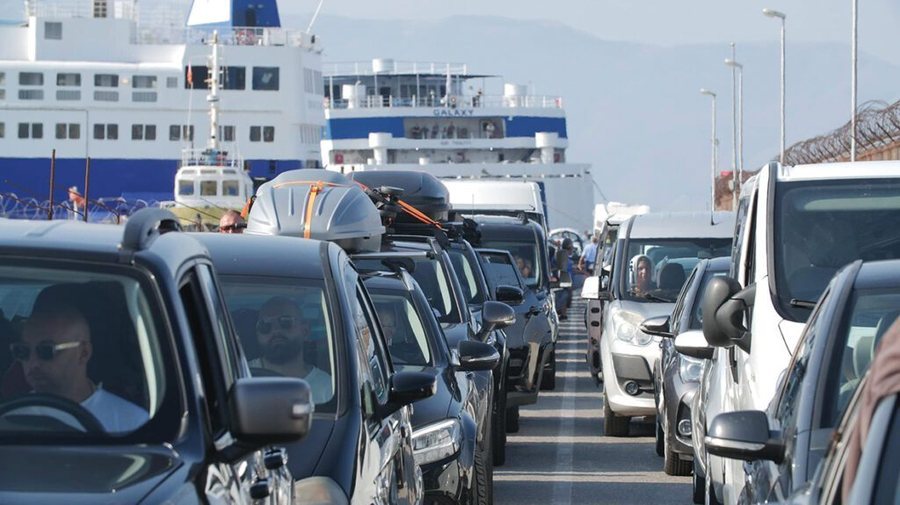 Shqip&euml;ria turistike &ldquo;ngec&rdquo; n&euml; trafik