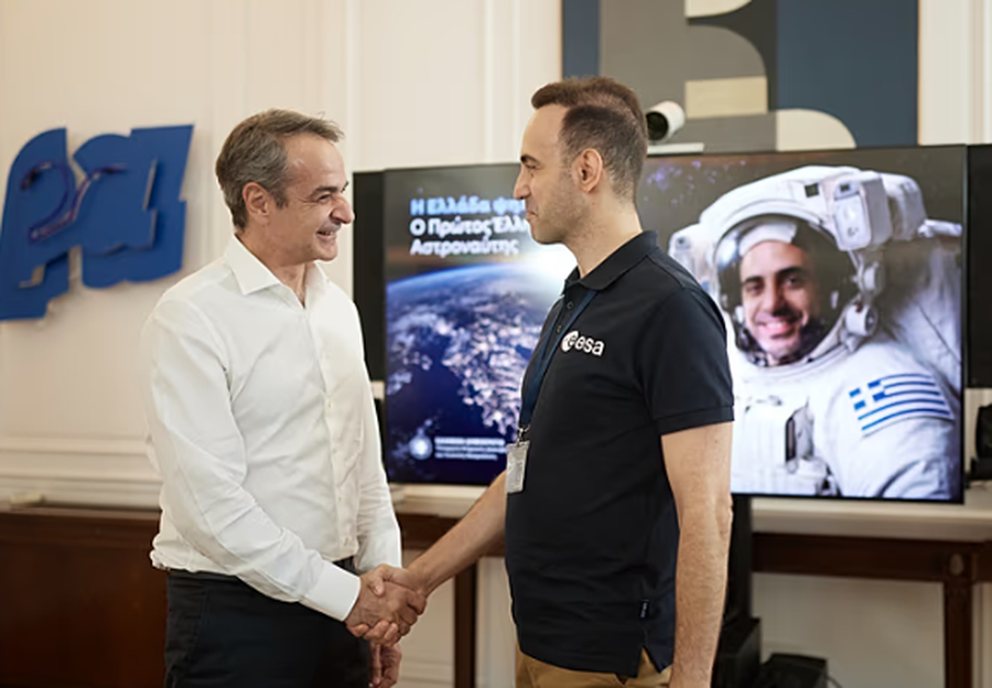 Greqia d&euml;rgon astronautin n&euml; hap&euml;sir&euml;, nis debati n&euml;