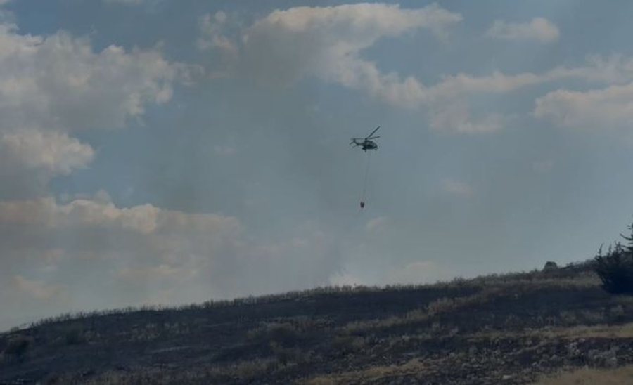 Zjarr n&euml; Hekal t&euml; Mallakastr&euml;s, nd&euml;rhyet nga ajri,