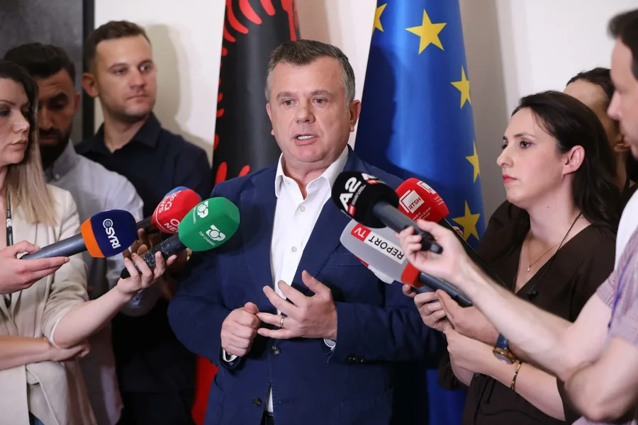 "Protesta, nd&euml;rhyrje t&euml; huaja"/ Balla pas mbledhjes s&euml;