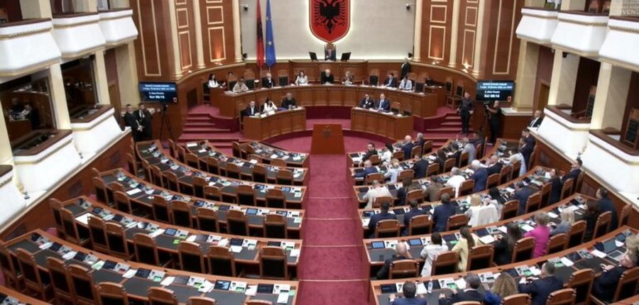 Kuvendi n&euml; seanc&euml; plenare, miratimi i projektrezolutave dhe diskutime