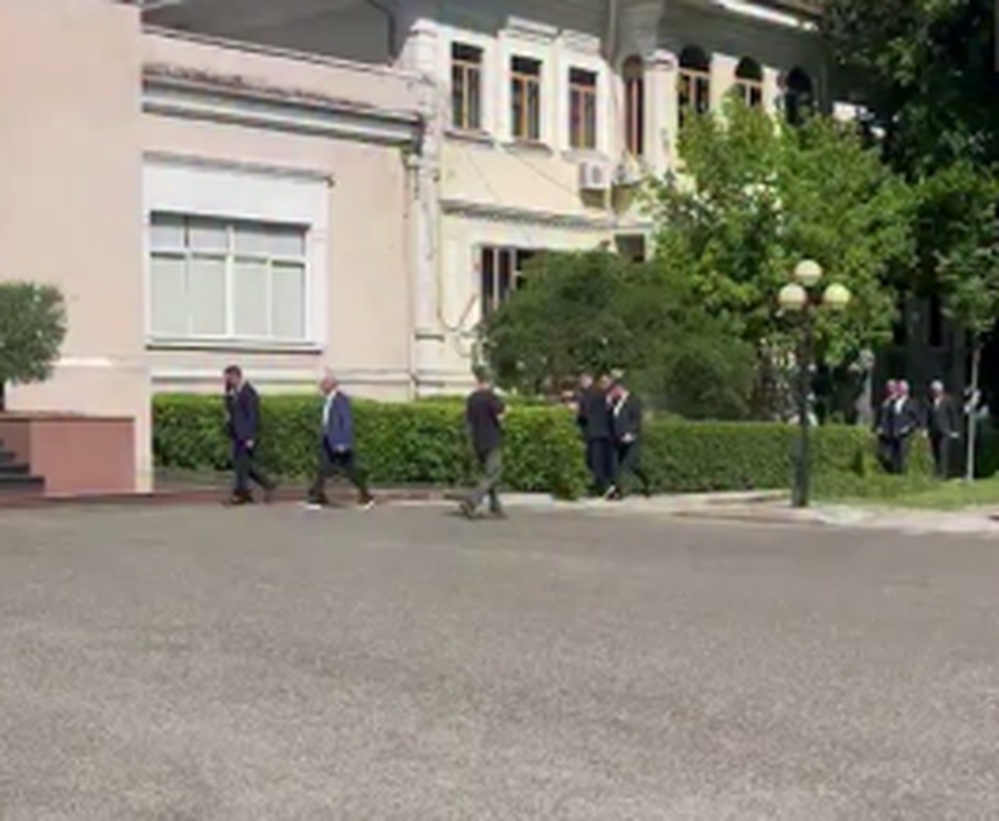Protesta paralel me seanc&euml;n plenare, deputet&euml;t e PS