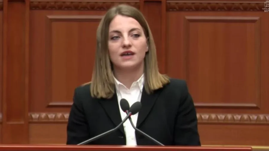 U largua nga grupi i PS, Marjana Ko&ccedil;eku z&euml;vend&euml;sohet me Erion