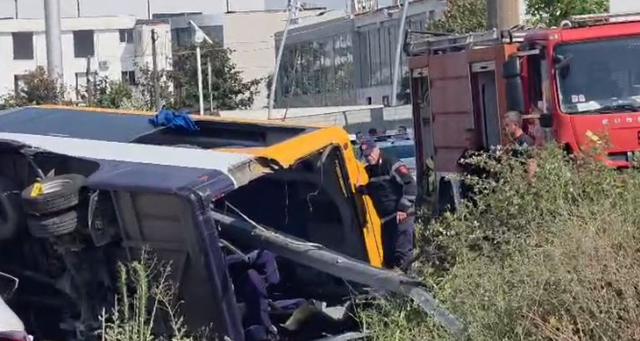 Aksident tragjik: Autobusi i linj&euml;s s&euml; Beratit p&euml;rmbyset n&euml;