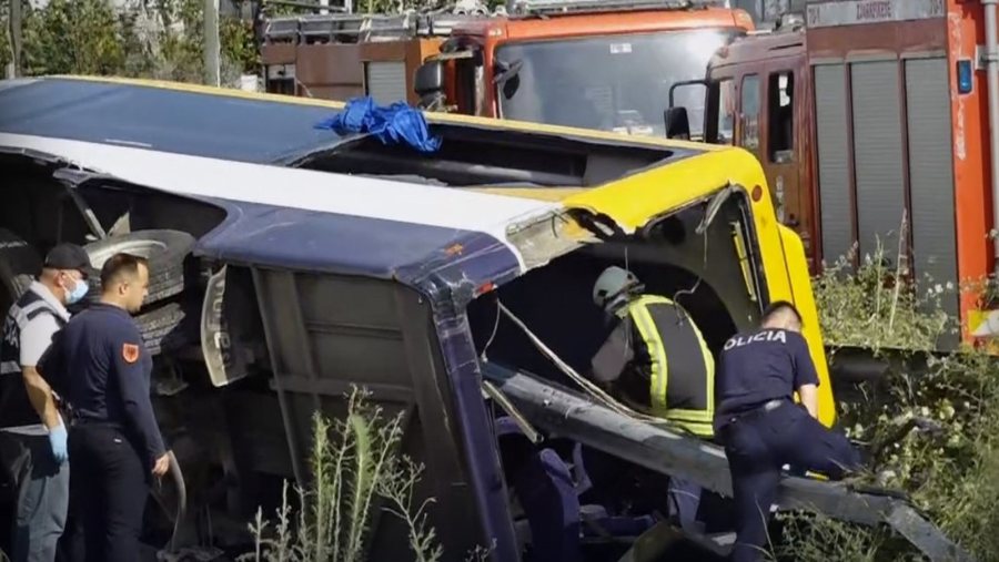 Aksidenti i autobusit pran&euml; QTU, 5 t&euml; plagosur l&euml;n&euml; spitalin