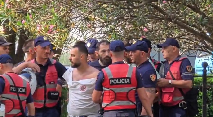 Tensione para Parlamentit, q&euml;llohet s&euml;rish n&euml; drejtim t&euml;