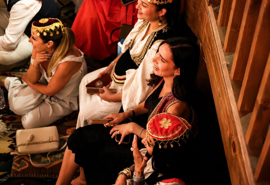 “Veshur me traditë”, eleganca e kostumeve shqiptare, që do