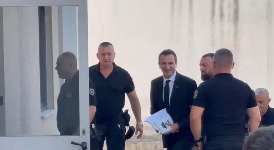 Shtyhet gjyqi kund&euml;r Dados, shkak mungesa e avokatit! Veliaj i