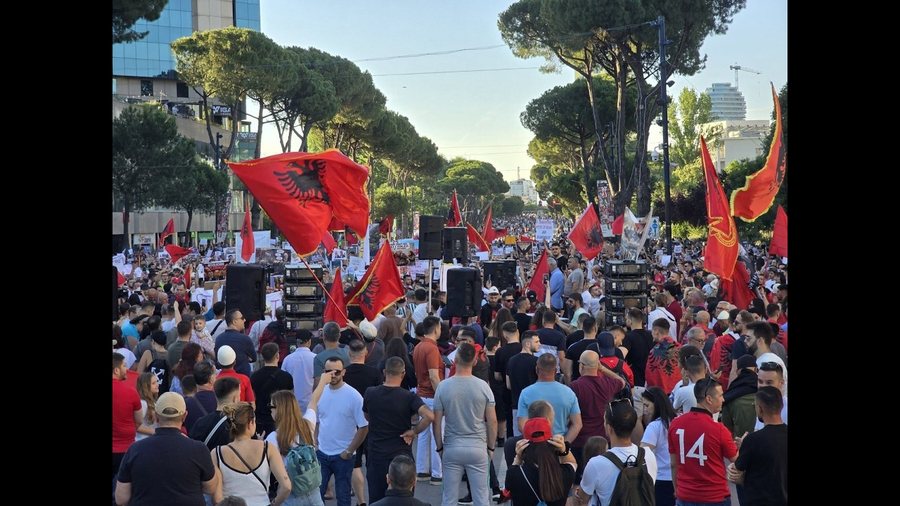 Dita 34 e protest&euml;s! Qytetar&euml;t nisin marshimin drejt