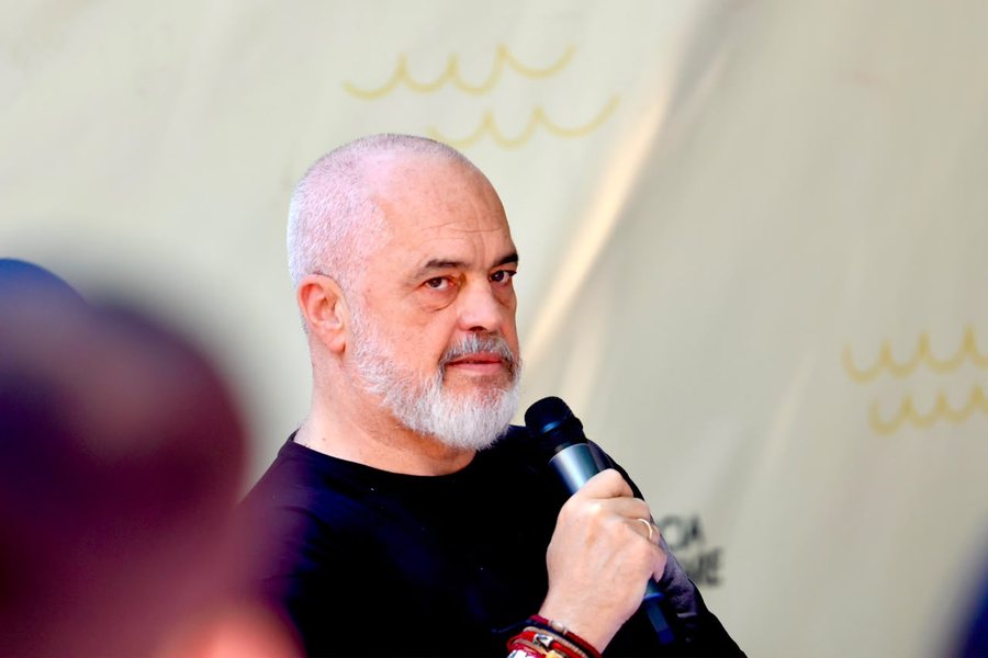 Rama flet p&euml;r eurodeputet&euml;t q&euml; mb&euml;shtesin protest&euml;n: