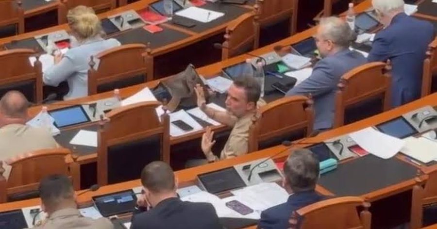 Debat pa mikrofon n&euml; Kuvend, Bra&ccedil;e-Mu&ccedil;it: Po partin&euml;