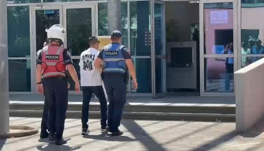 Vrasja e Santiago Malkos/ Shtyhet vendimi p&euml;r Selmanin, tensione n&euml;