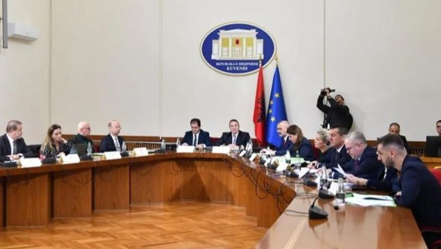 Reforma Zgjedhore shtyhet deri n&euml; n&euml;ntor, Komisioni k&euml;rkon