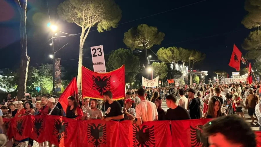 48-t&euml; dit&euml; protest&euml;! Qytetar&euml;t marshim n&euml; Tiran&euml;,