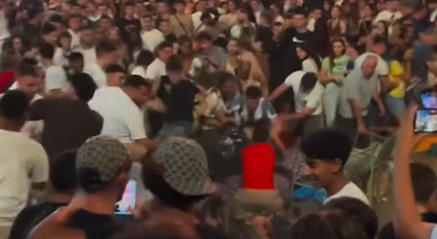 Finalja e Bot&euml;rorit kthehet n&euml; 'aren&euml; boksi', t&euml;