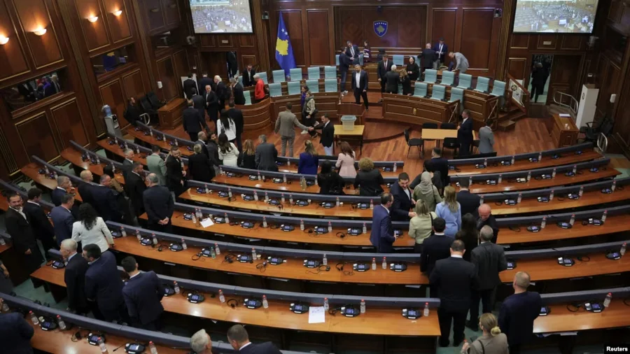 Seanca konstituive e Kuvendit t&euml; Kosov&euml;s, m&euml; 6 gusht