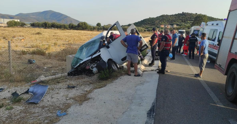 Aksident i r&euml;nd&euml; n&euml; Vlor&euml;, furgoni me pun&euml;tor&euml; del