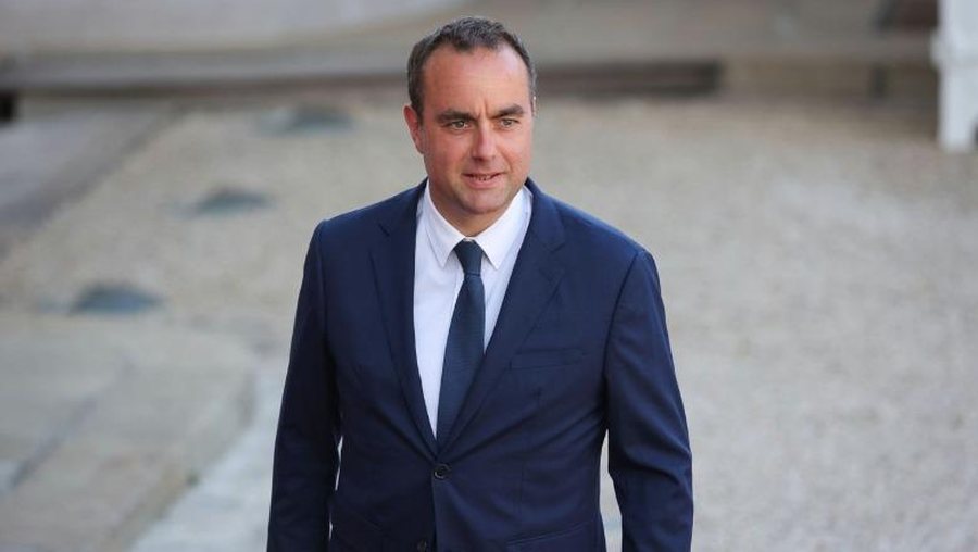 Teste droge p&euml;r zyrtar&euml;t n&euml; Franc&euml;, largohen disa