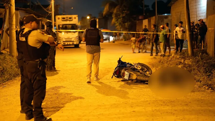 Brenda luft&euml;s kund&euml;r drog&euml;s n&euml; Ekuador, BBC: Bandat