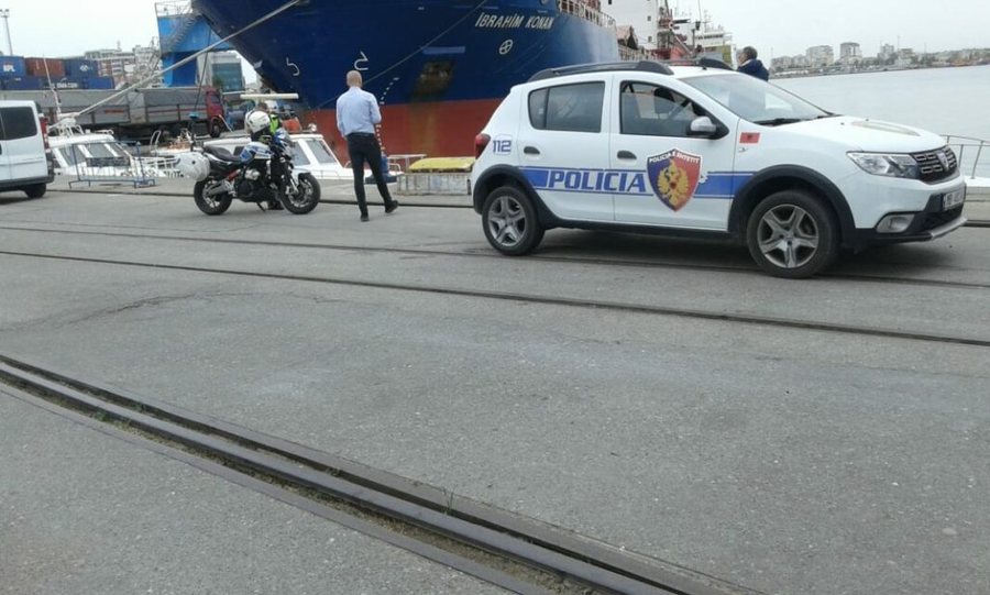 Aksident fatal n&euml; Portin e Durr&euml;sit/ Kamioni p&euml;rplas p&euml;r